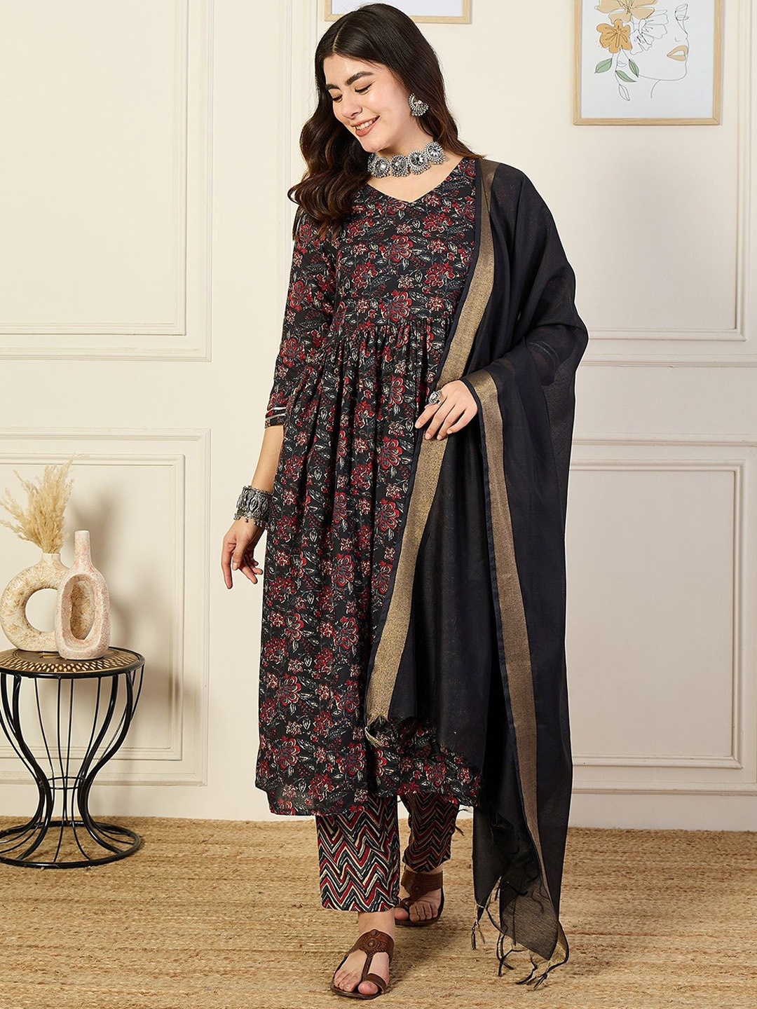 

DIVASTRI Floral Printed V-Neck A-Line Kurta With Trousers And Dupatta, Black