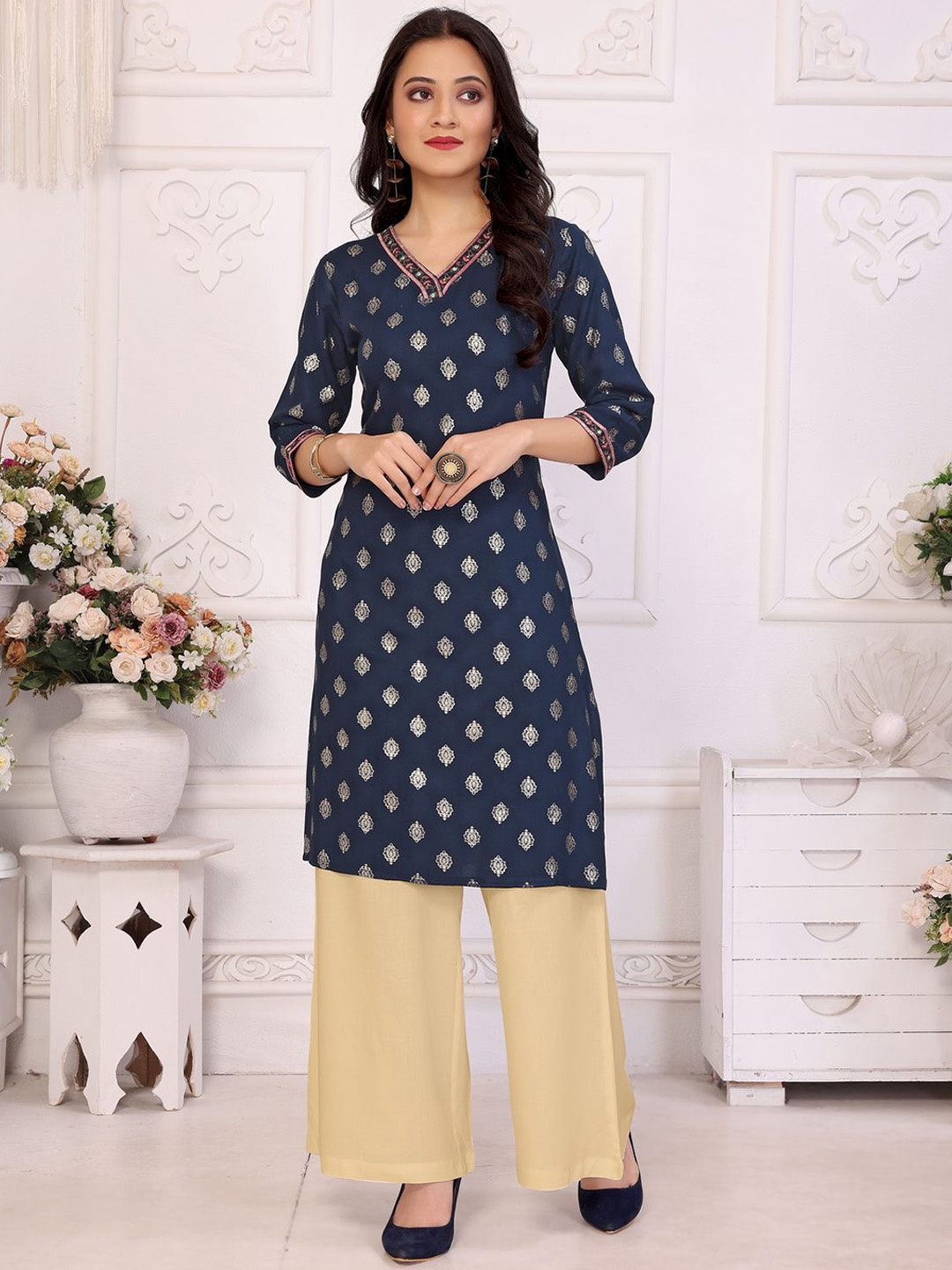 

Rangita Ethnic Motifs Printed Thread Work Straight Kurta, Navy blue