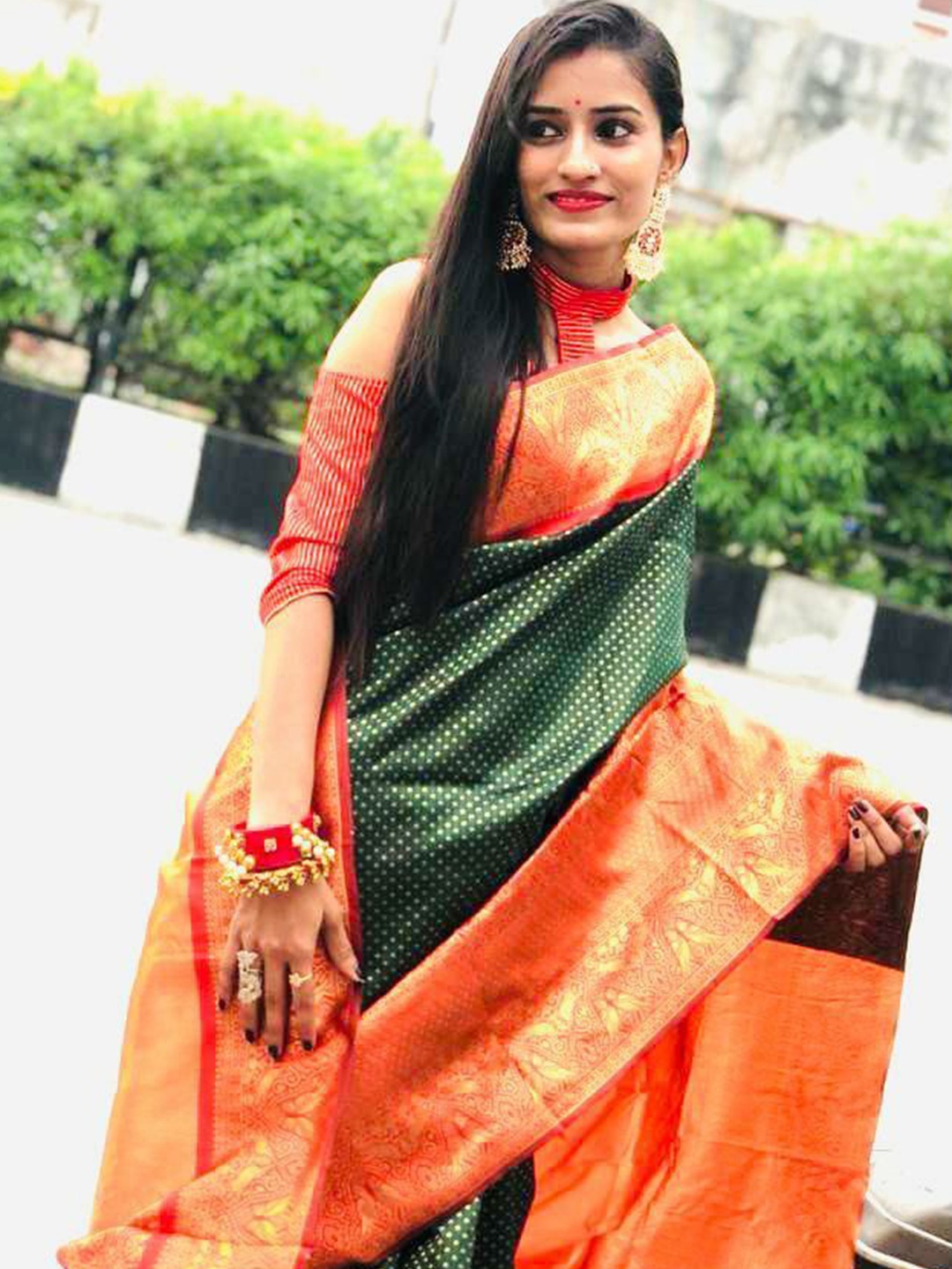 

VILLE FASHION Woven Design Zari Kanjeevaram Saree, Green