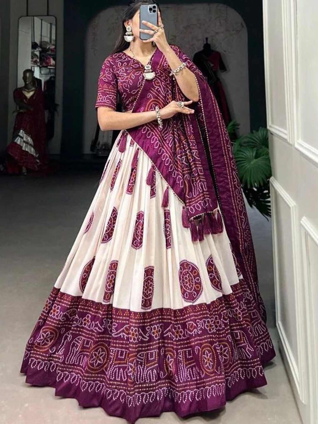 

RADHVI BIZ Bandhani Printed V-Neck Lehenga With Blouse & Dupatta, Purple