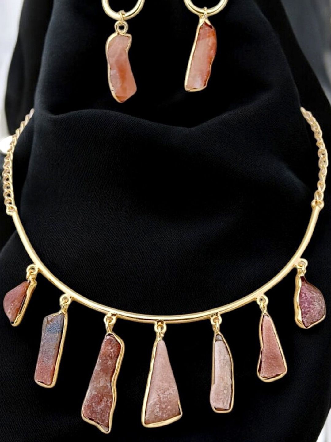 

TISHUL JEWELS Gold-Plated Artificial Stones Studded Jewellery Set