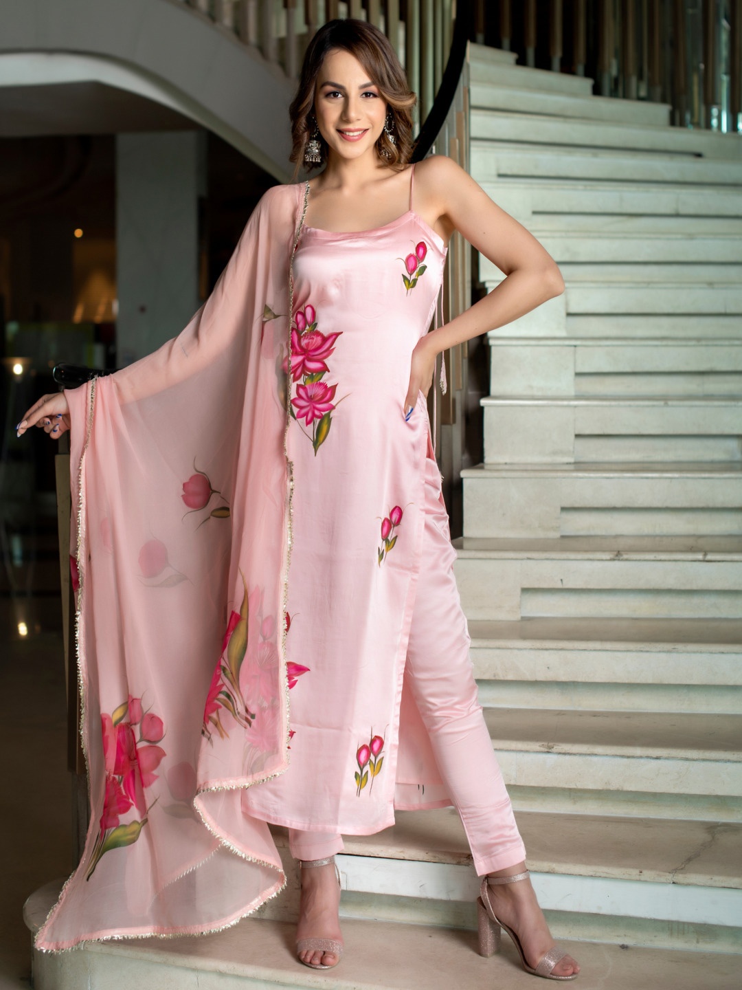 

REALLTREND Floral Printed Shoulder Straps Straight Kurta With Trousers & Dupatta, Pink