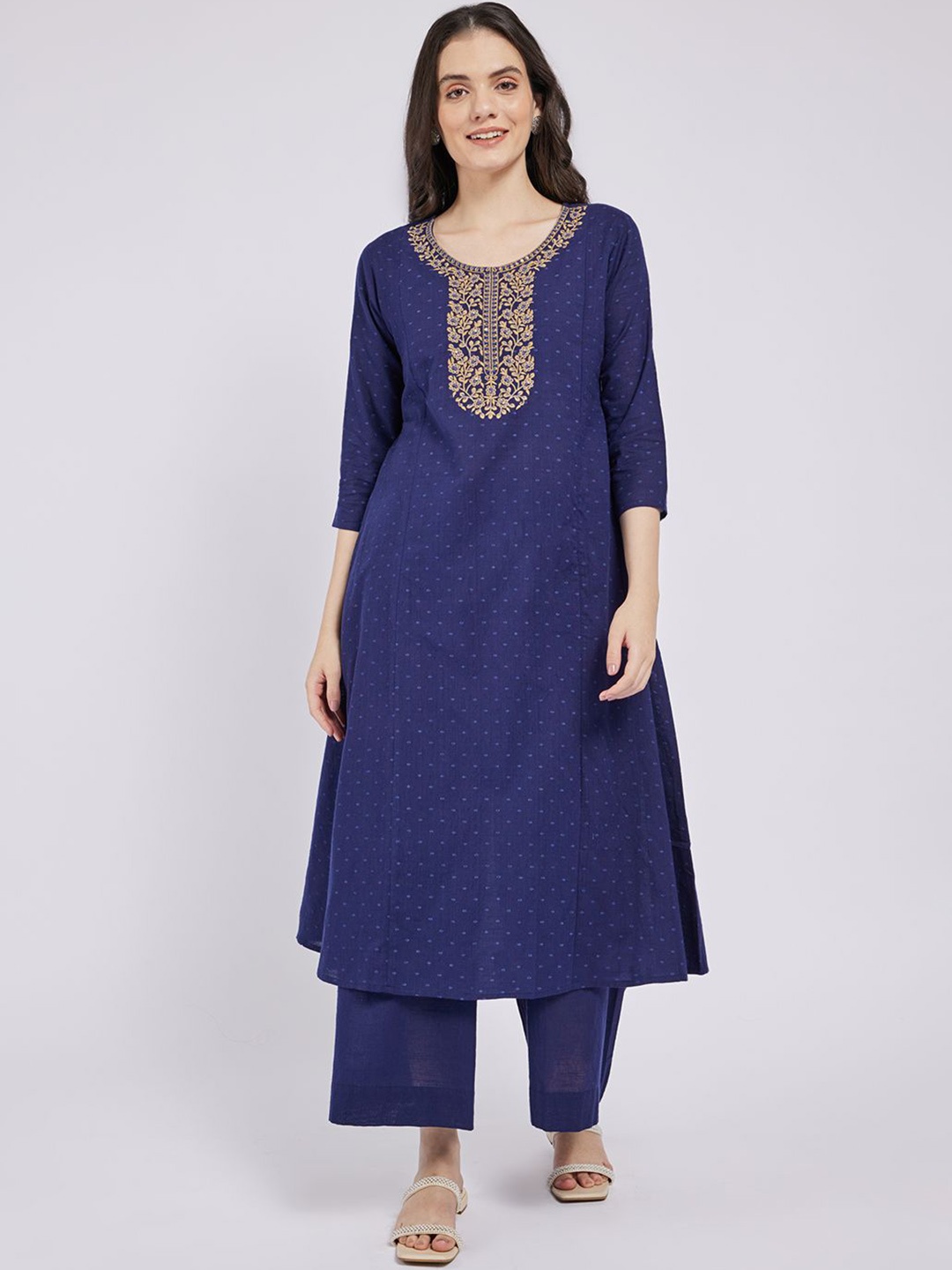 

Span Women Printed Thread Work Kurta, Blue