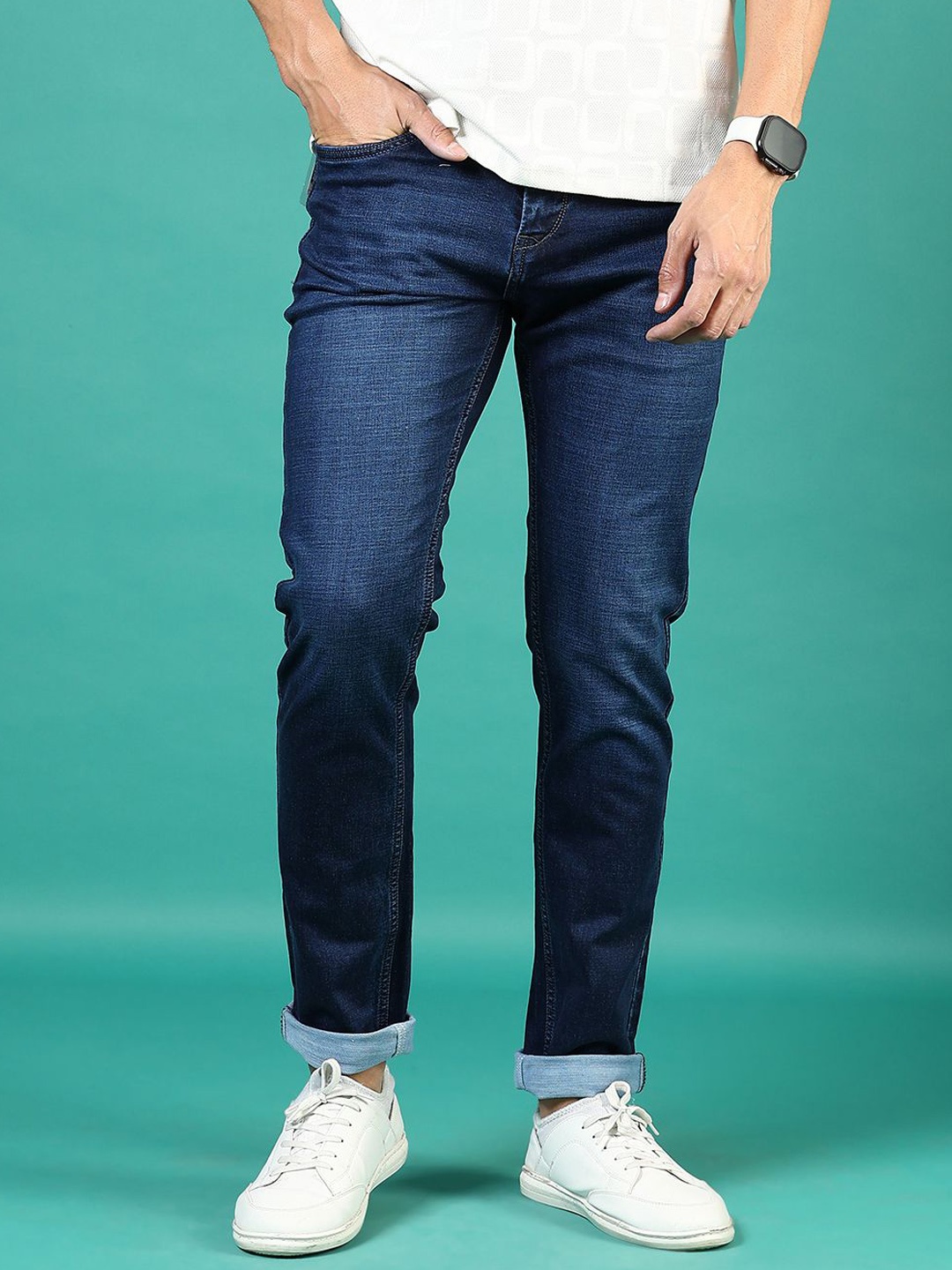 

V-Mart Men Slim Fit Mid-Rise Light Fade Cotton Jeans, Blue
