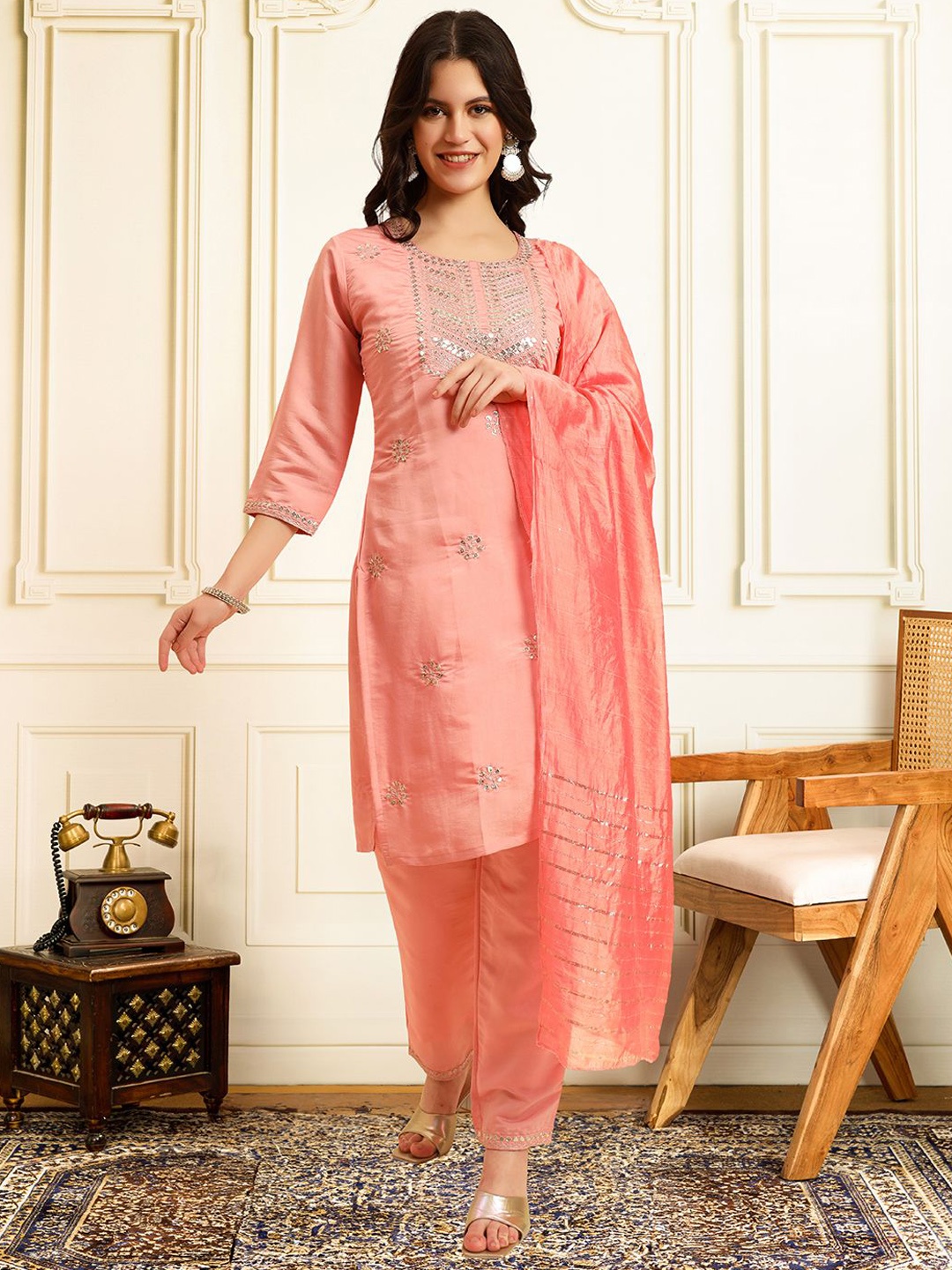 

House of Pataudi Floral Embroidered Zari Straight Kurta With Trousers And Dupatta, Peach
