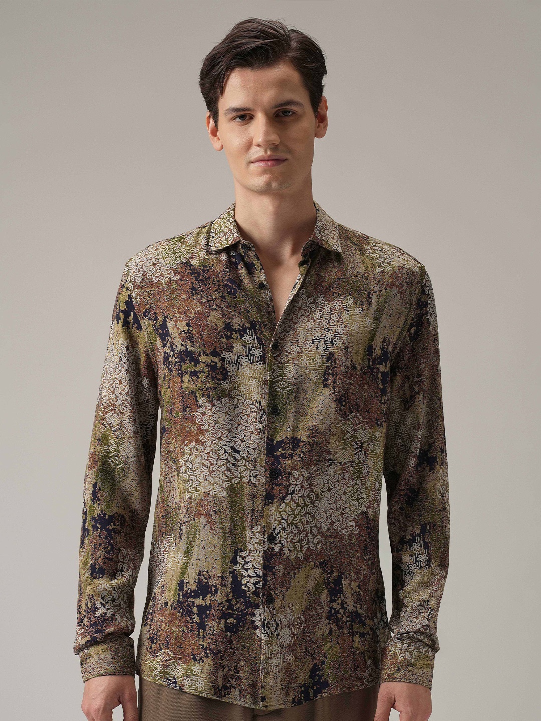 

Banana Club Men Earthen Camo Print Feather Shirt, Green