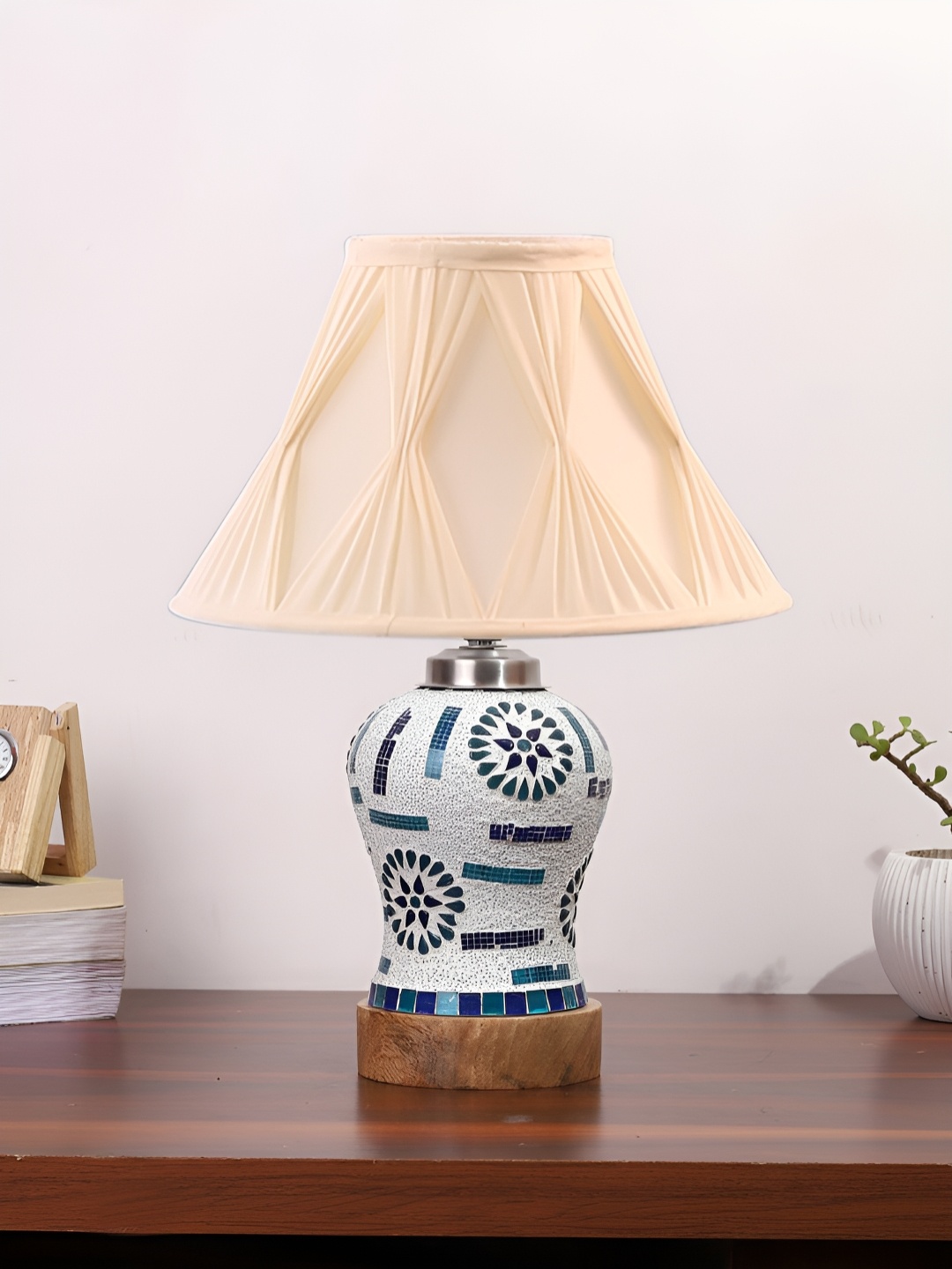 

Devansh White Textured Traditional Frusturical Shaped Wooden Table Lamp & Mosaic Glass, Off white