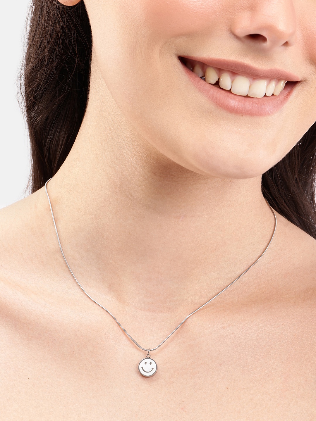 

DressBerry Round Shaped Smiley Pendant Chain, Silver