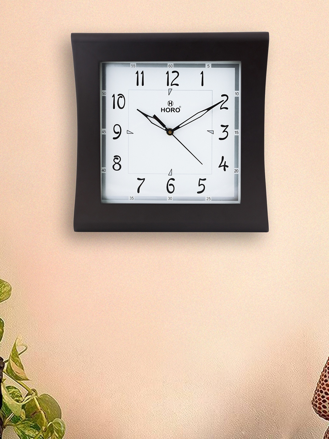 

Horo Brown & White Traditional Wall Clock