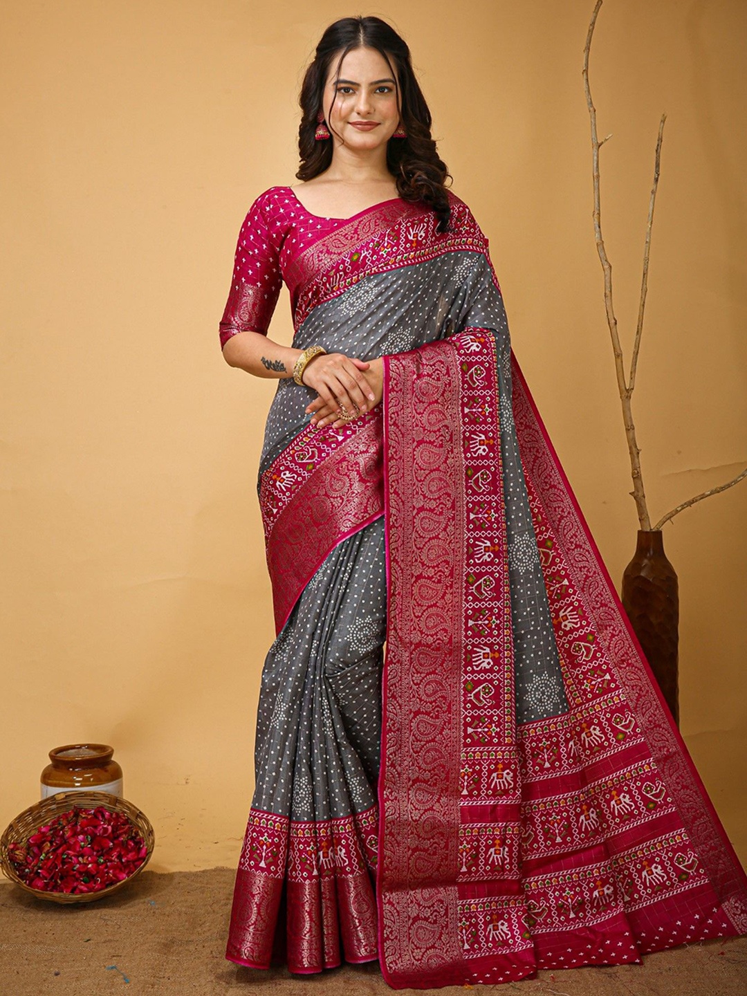 

KALINI Bandhani Zari Bandhani Saree, Grey