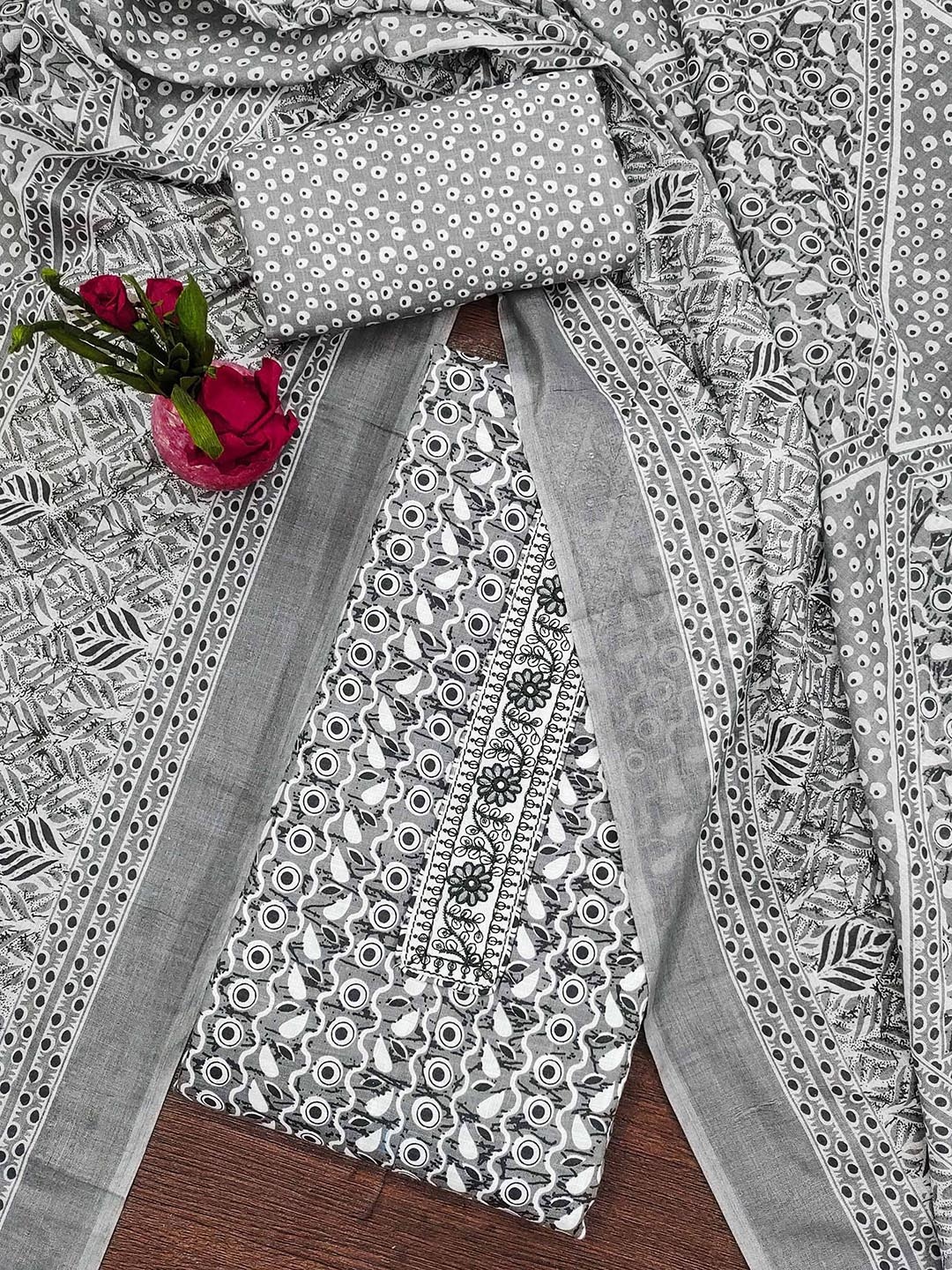 

SHADOW & SAINING Floral Printed Unstitched Dress Material, Grey