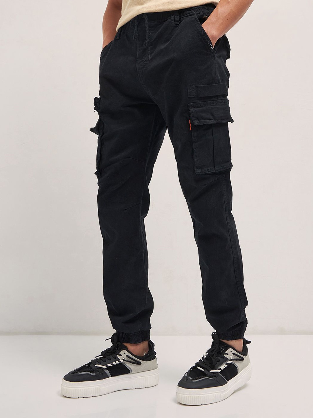 

THE BEAR HOUSE Men Cotton Solid Regular Fit Cargos Trouser, Black