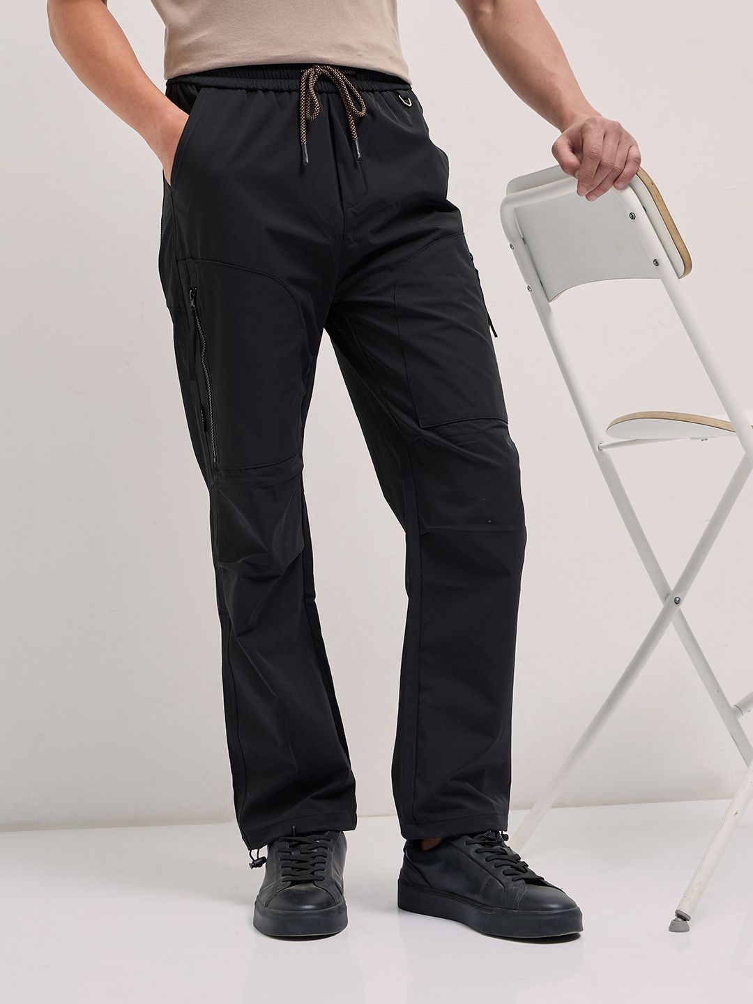 

THE BEAR HOUSE Men Relaxed Cargos Trousers, Black