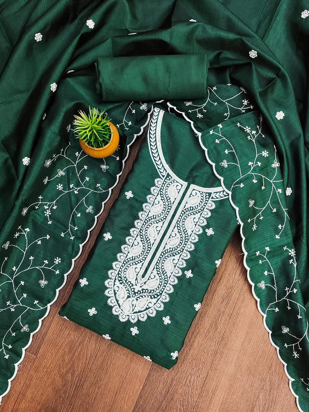 

SHADOW & SAINING Embroidered Unstitched Dress Material, Green