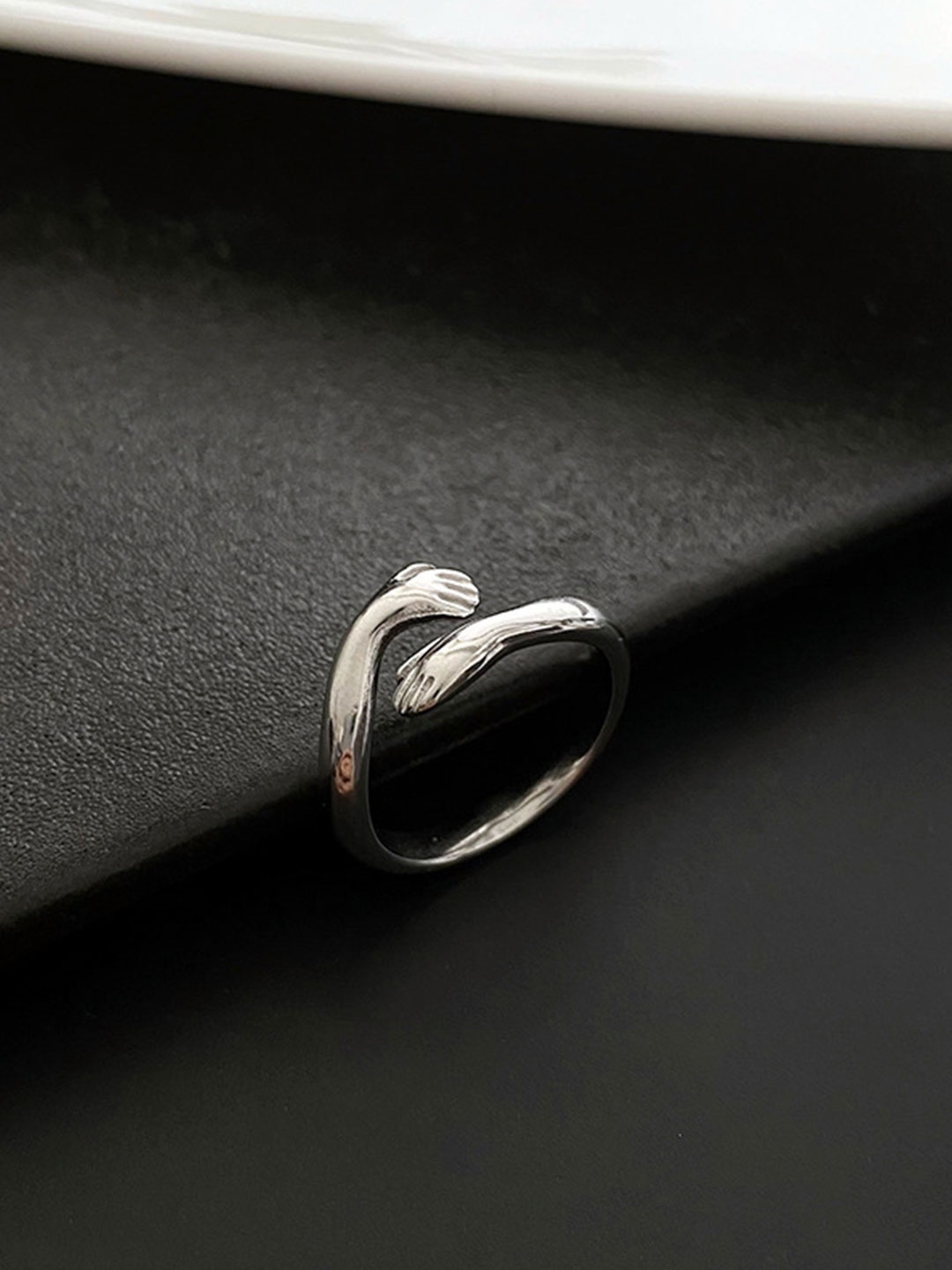 

Just Lil Things Hugging Hand Finger Ring, Silver