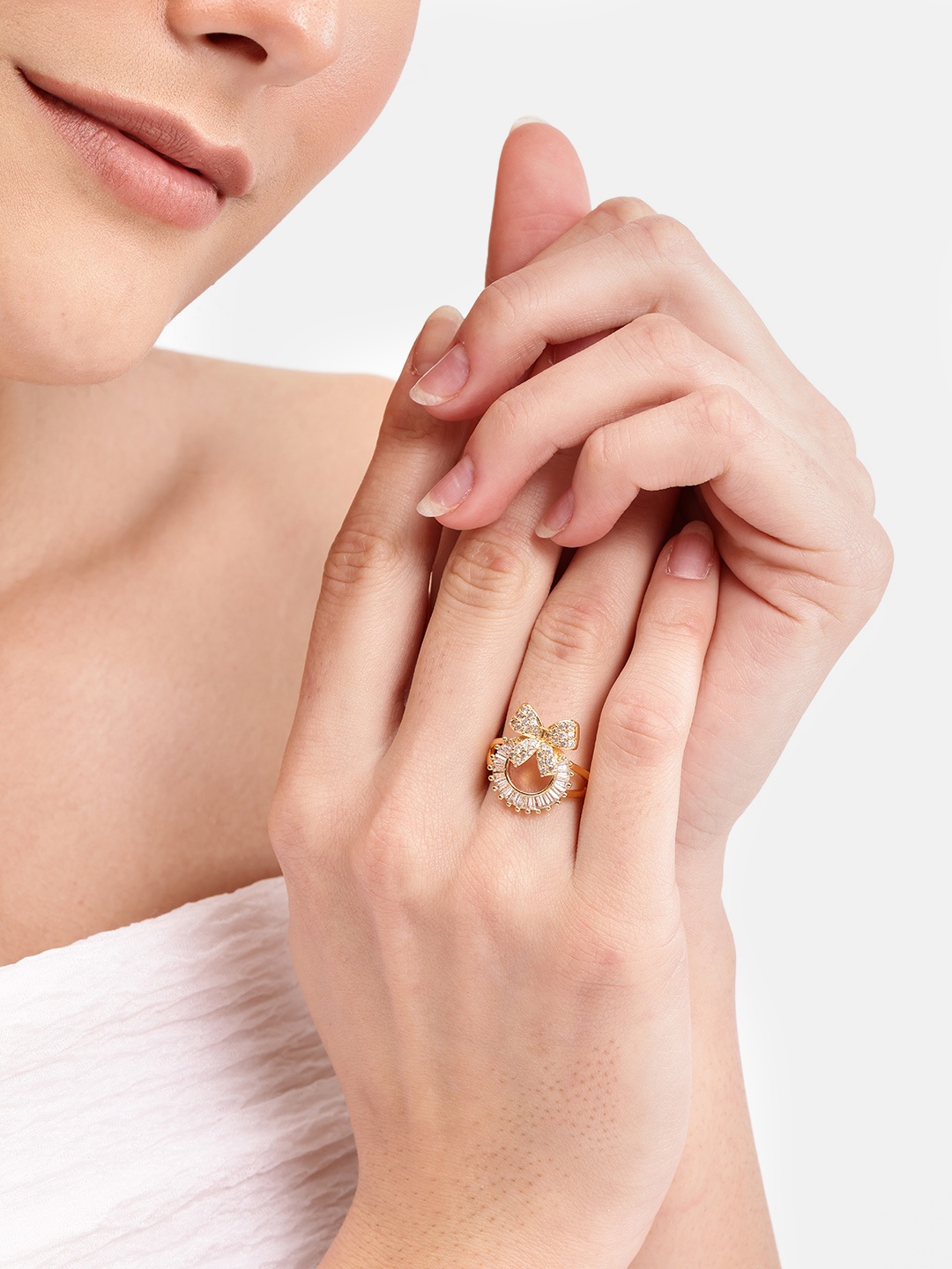 

DressBerry Stone Studed Bow-Shaped Finger Ring, Gold