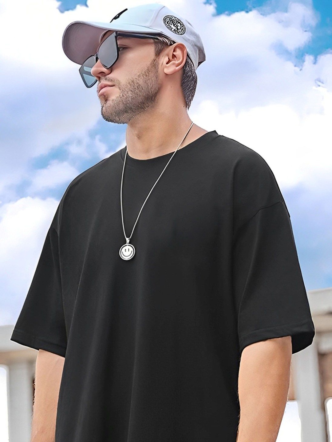 

Kushi Flyer Men Solid Round Neck Cotton Oversized T-shirt, Black