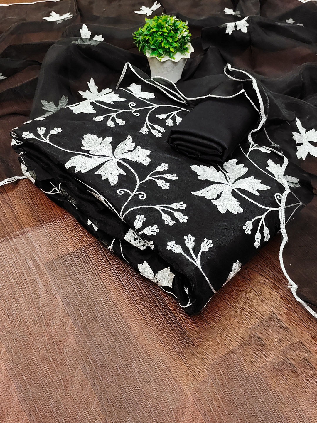 

SHADOW & SAINING Floral Embroidered Zari Organza Unstitched Dress Material, Black