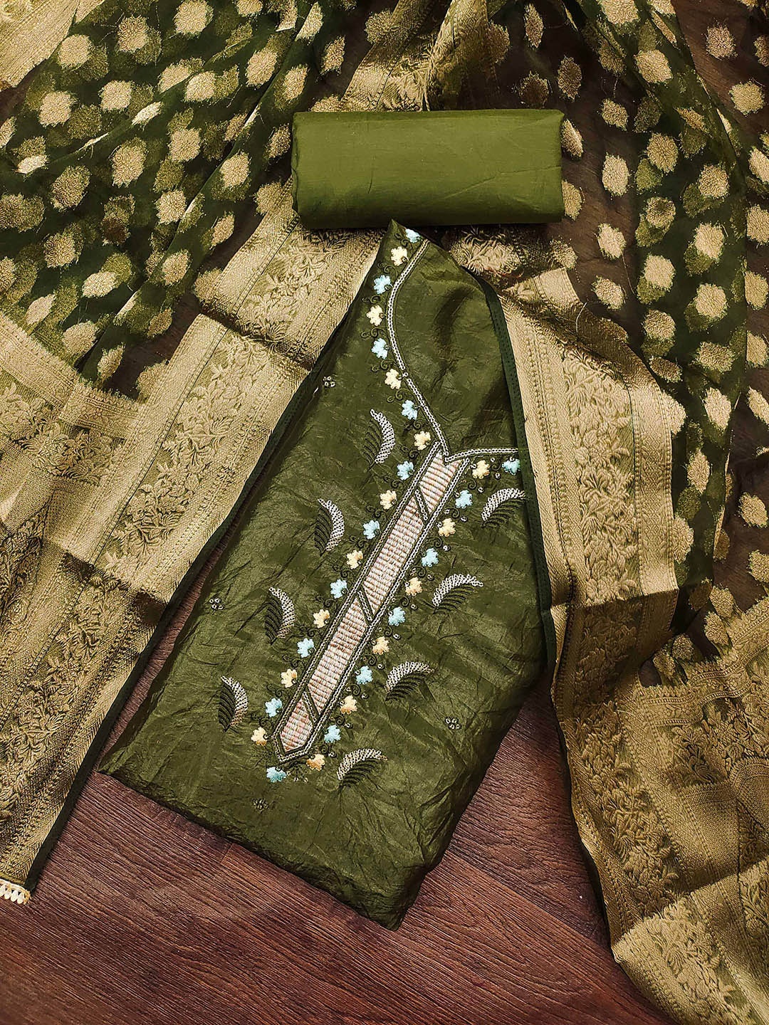 

SHADOW & SAINING Floral Embroidered Sequinned Unstitched Dress Material, Green