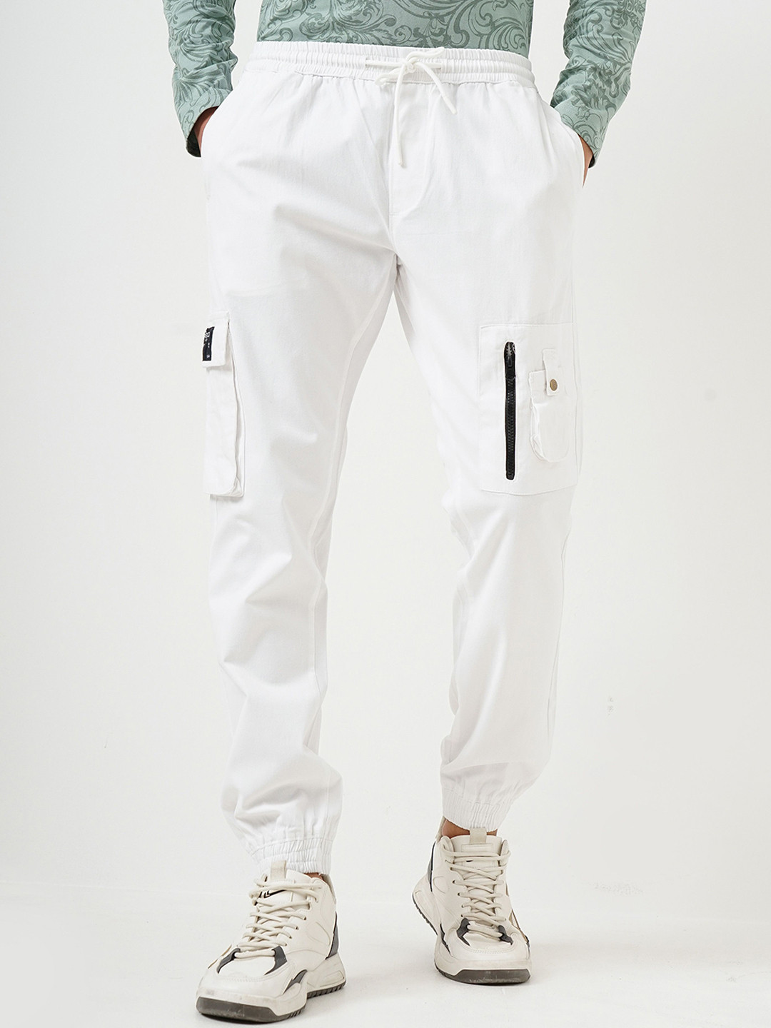

Genoa Men Relaxed Regular Fit Mid Rise Flat Front Cargos Trousers, White