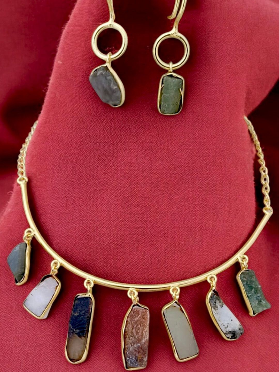 

TISHUL JEWELS Gold-Plated Artificial Stones Studded Jewellery Set