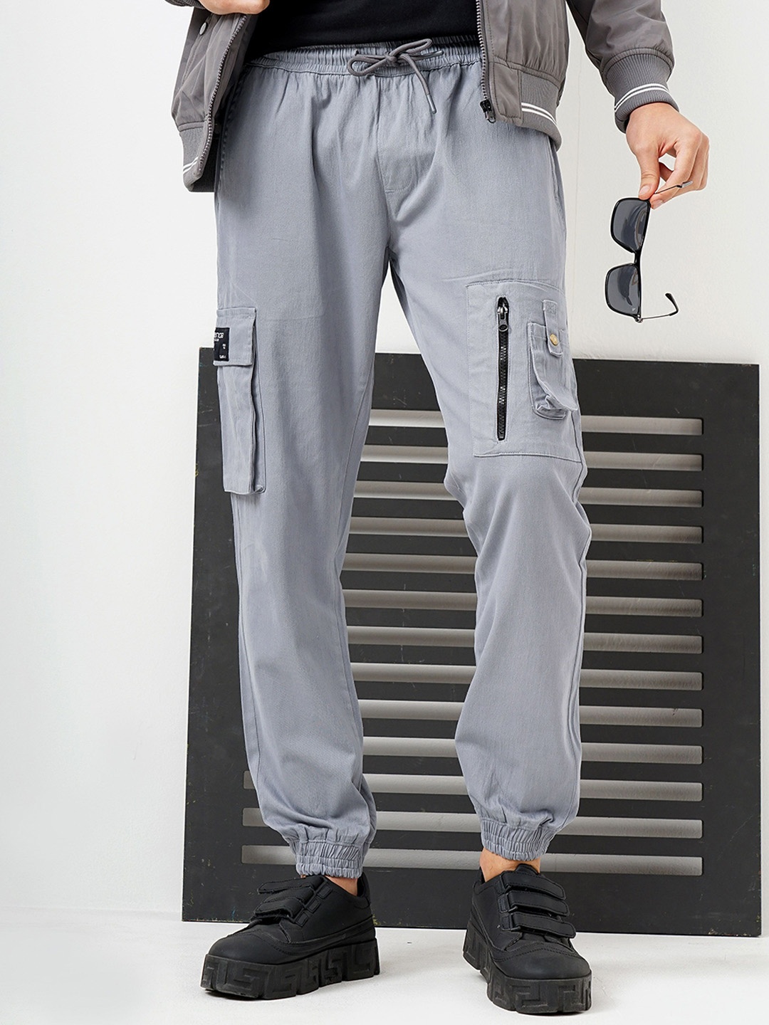 

Genoa Men Mid-Rise Regular Fit Cargos, Grey