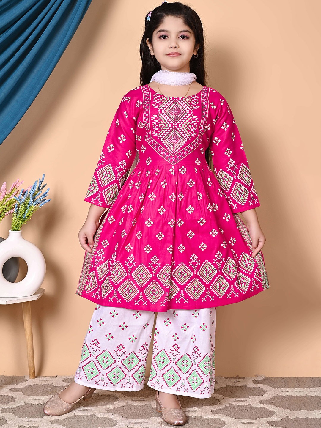 

GLAMOUR WORLD GARMENTS Girls Floral Printed Angrakha Kurta with Palazzos & With Dupatta, Pink