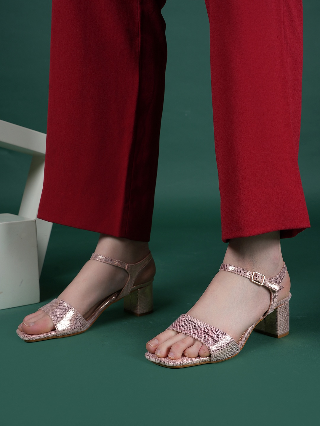 

DressBerry Women Open Toe Block Heel Sandals with Buckles, Rose gold