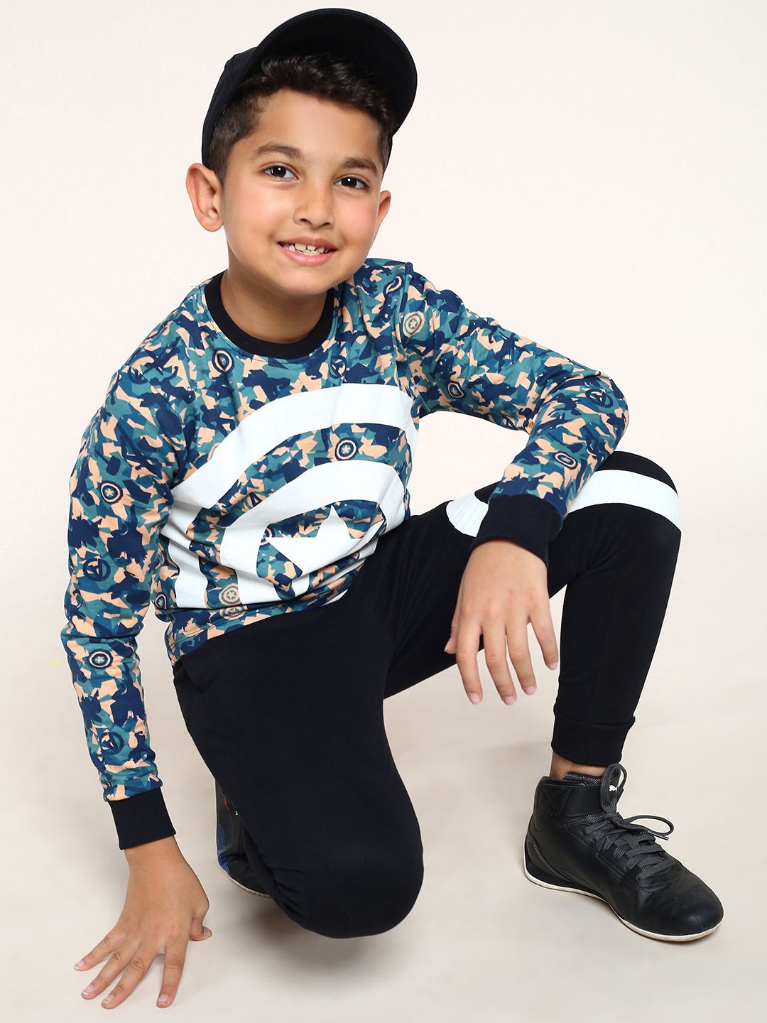 

BONKIDS Boys Captain America Printed Pure Cotton T-shirt With Trousers, Green
