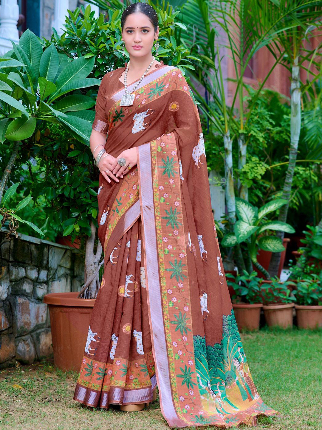 

Sarvada Floral Pure Cotton Saree, Brown