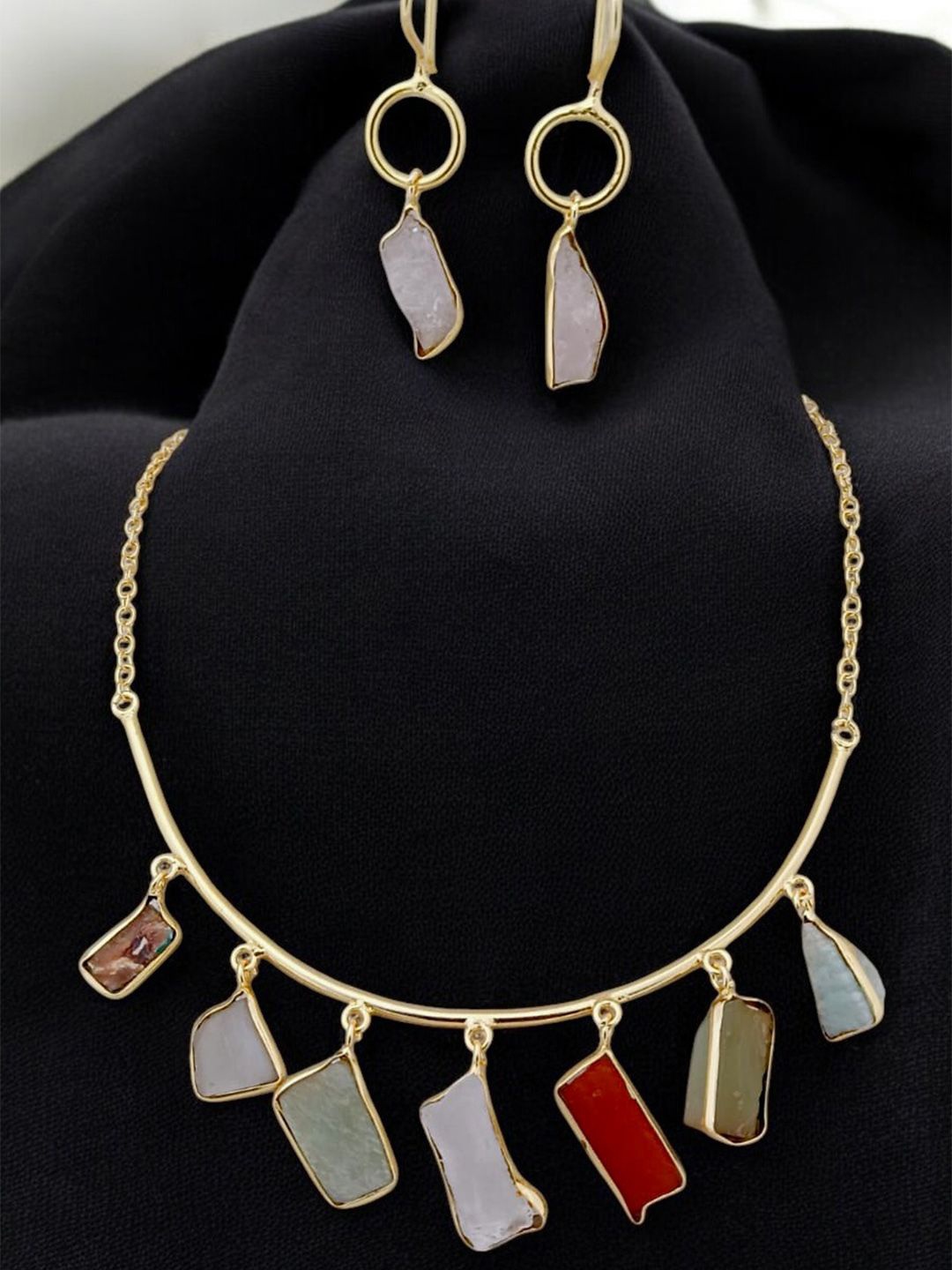 

TISHUL JEWELS Gold-Plated Stones Studded Jewellery Set