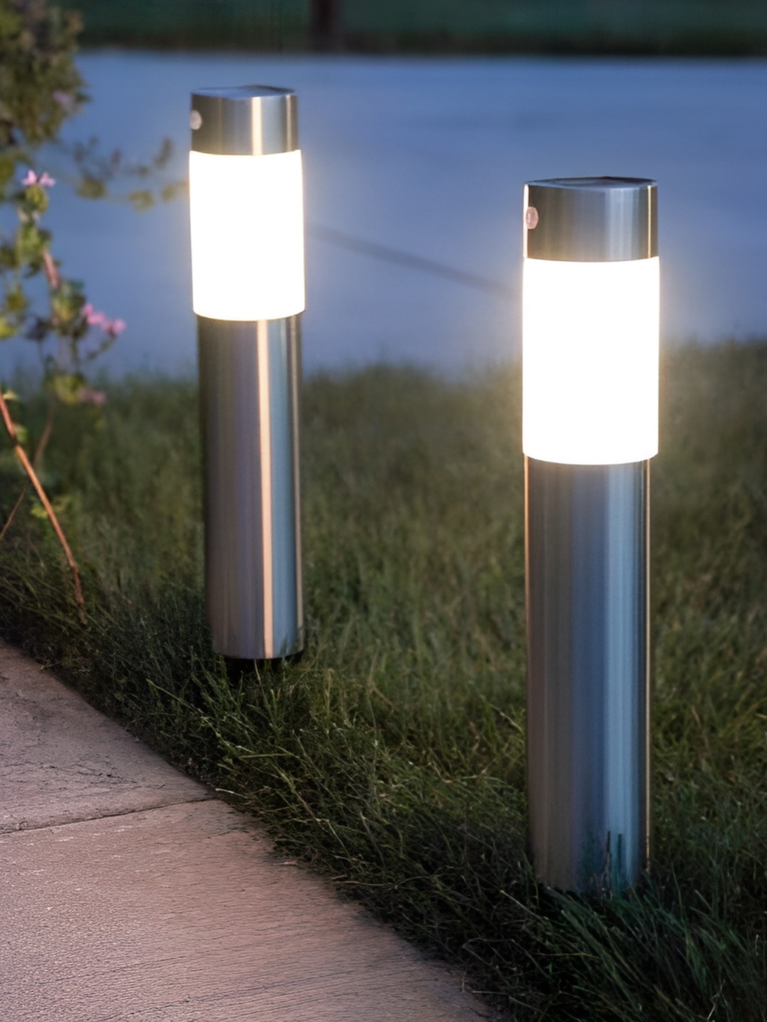 

XERGY Pack of 2 Aluminium Garden Solar Path Black Bollard Lights