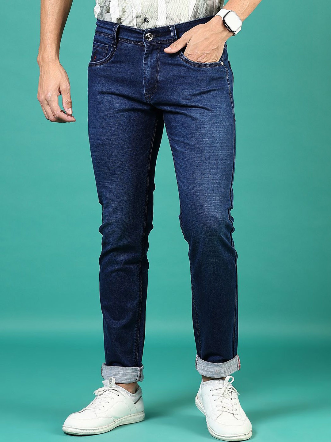 

V-Mart Men Slim Fit Light Fade Jeans, Blue