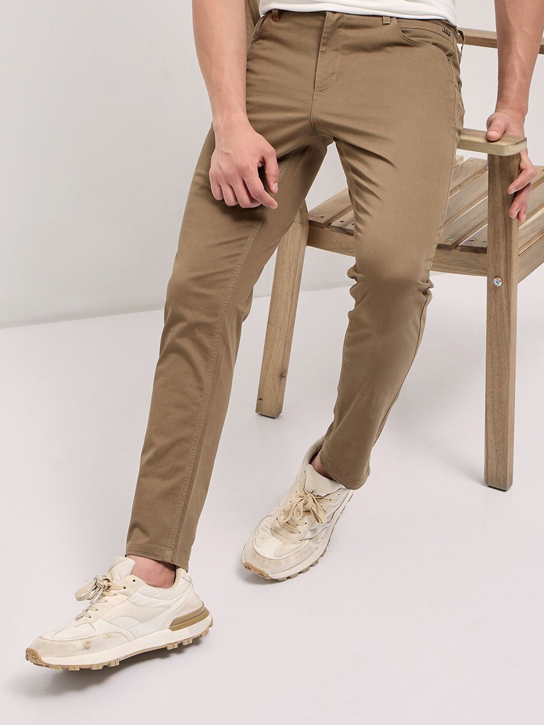 

THE BEAR HOUSE Men's Solid Slim Fit Trousers, Brown