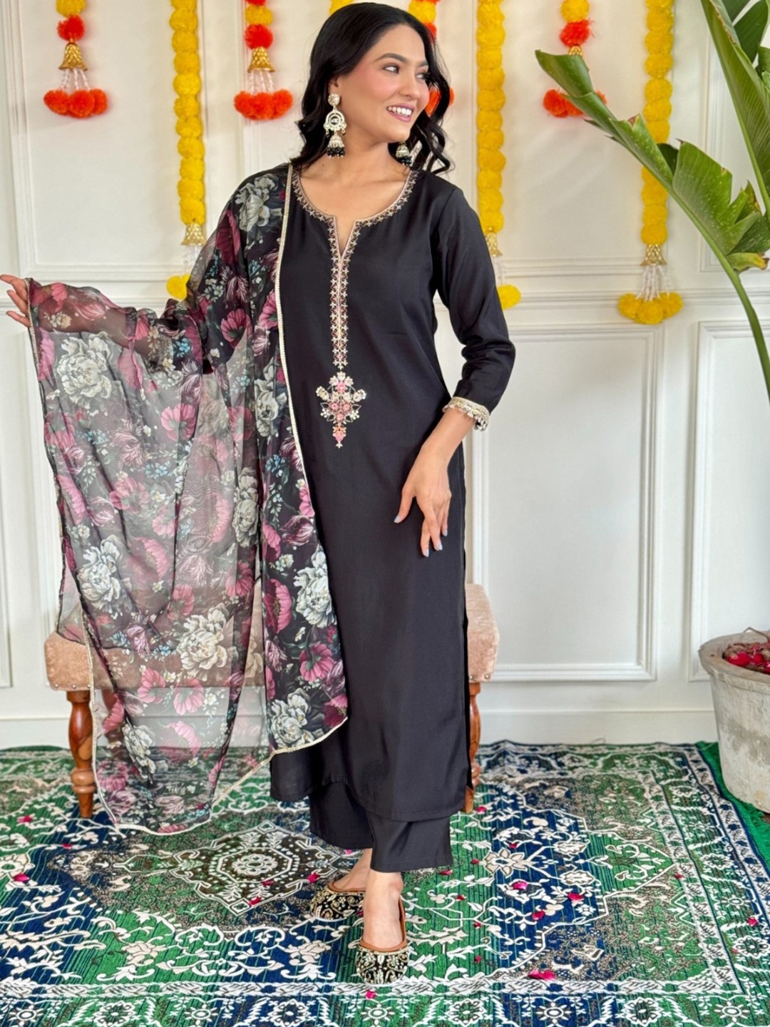 

CHANDALIYO Embroidered Thread Work Straight Kurta With Trousers & Dupatta, Black