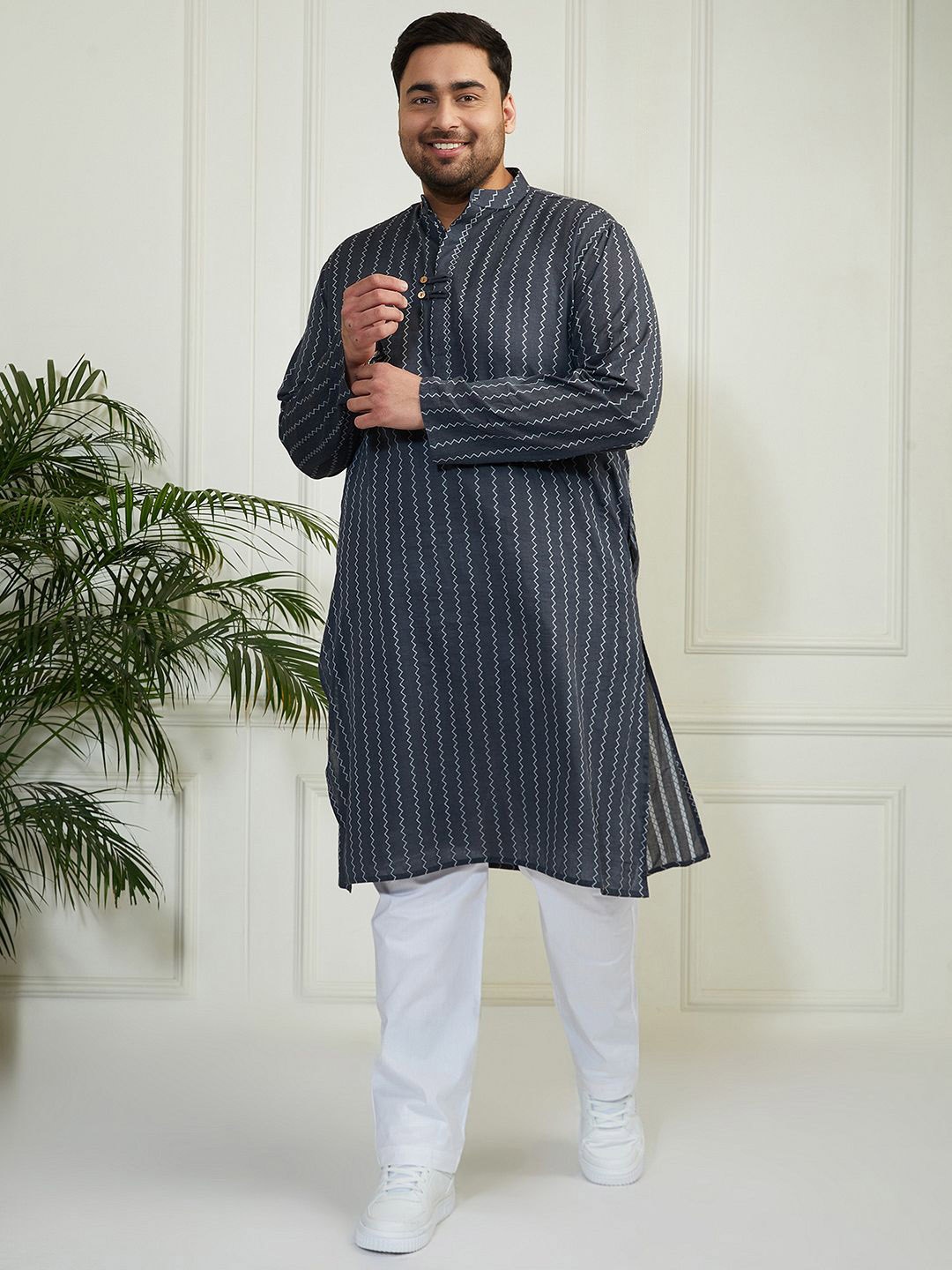 

VASTRAMAY Plus Size Chevron Mandarin Collar Pure Cotton Kurta With Trousers, Grey