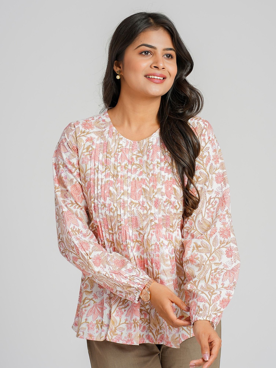 

Cotton Curio Women Cotton Block Printed Round Neck Short Top, Peach