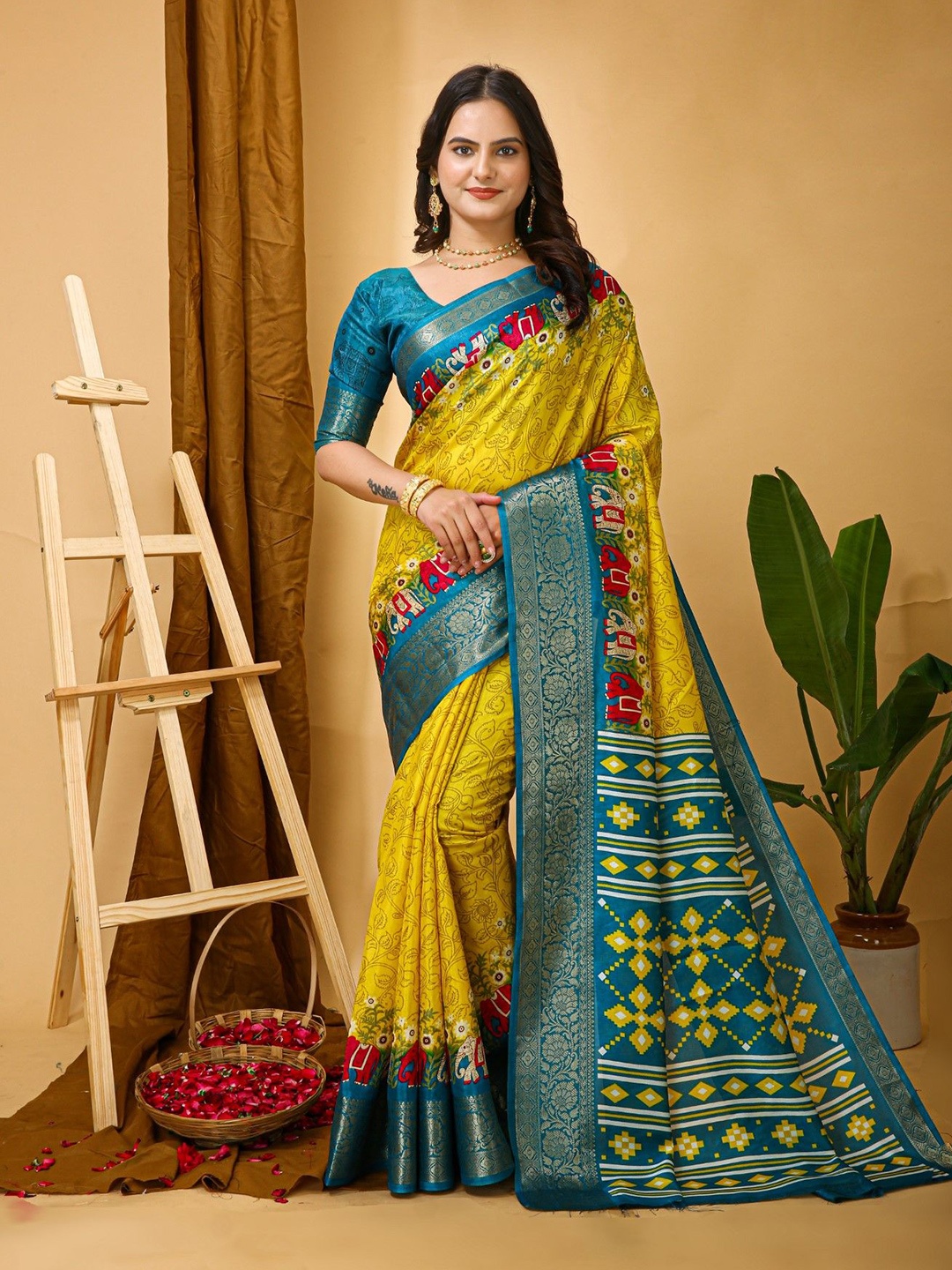 

KALINI Floral Printed Zari Saree, Yellow