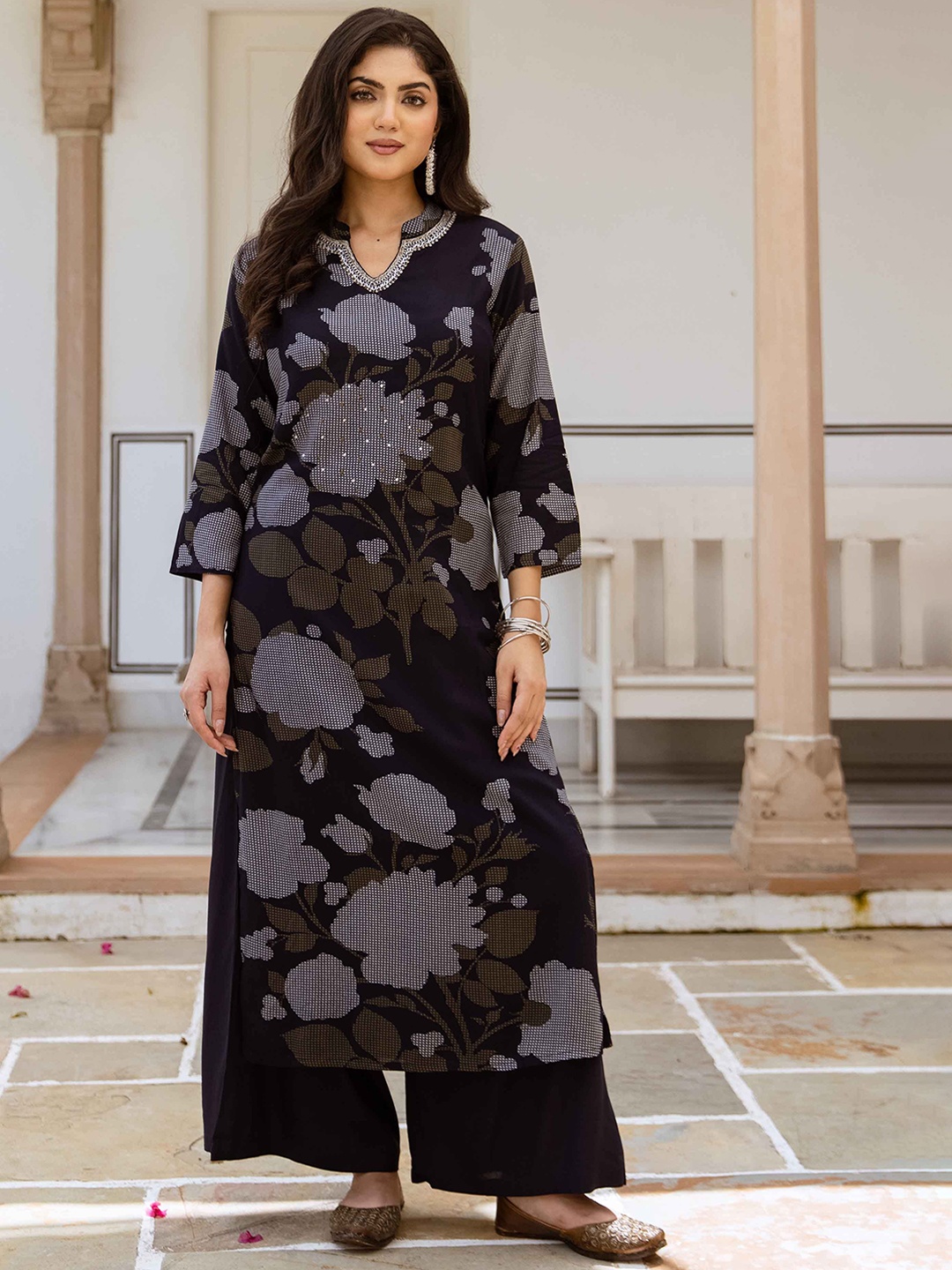 

DIVASTRI Floral Printed Beads and Stones Straight Kurta With Palazzos, Black