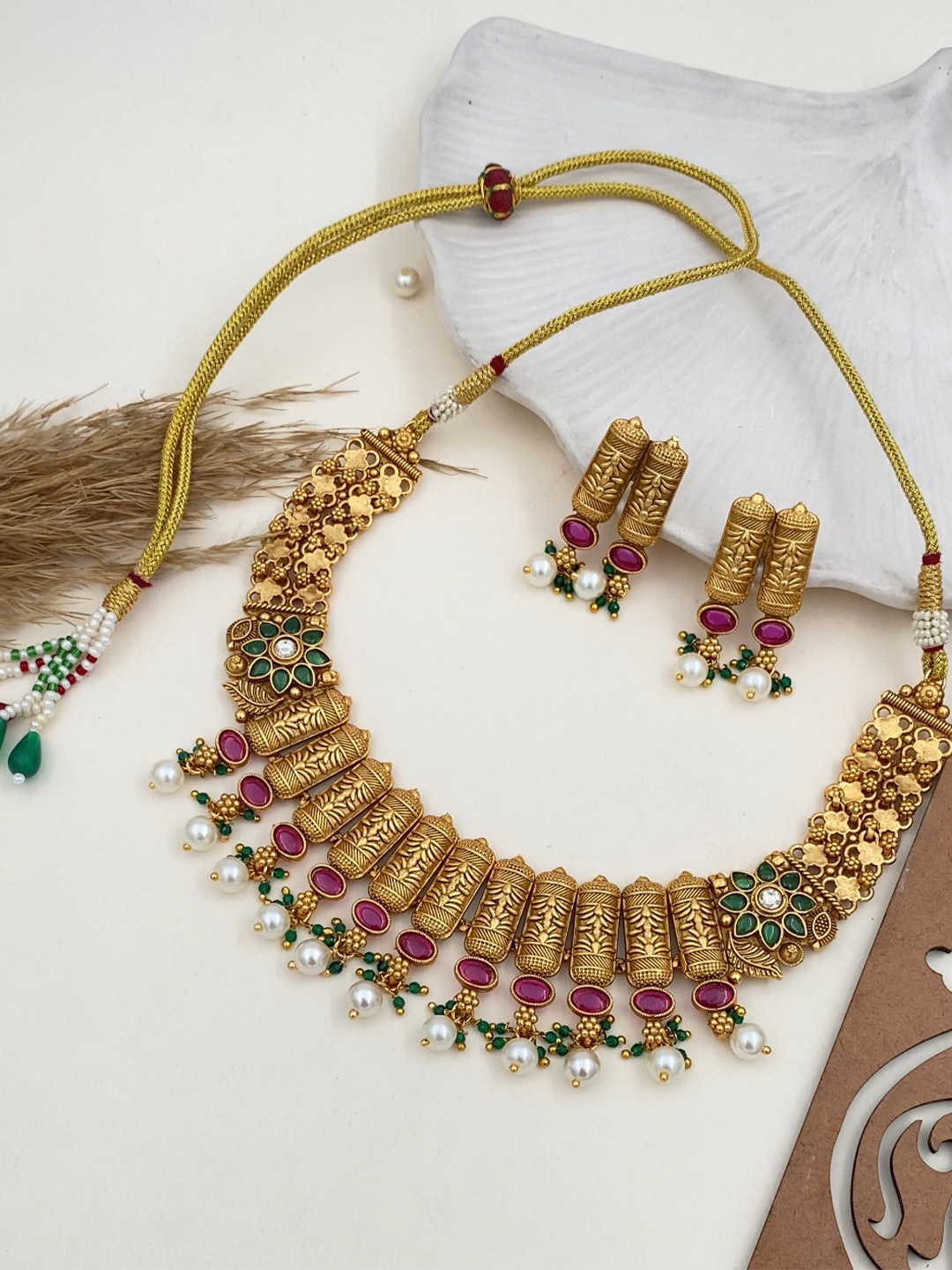 

Rare Bello Gold-Plated Kundan-Studded & Pearls Beaded Antique Jewellery Set