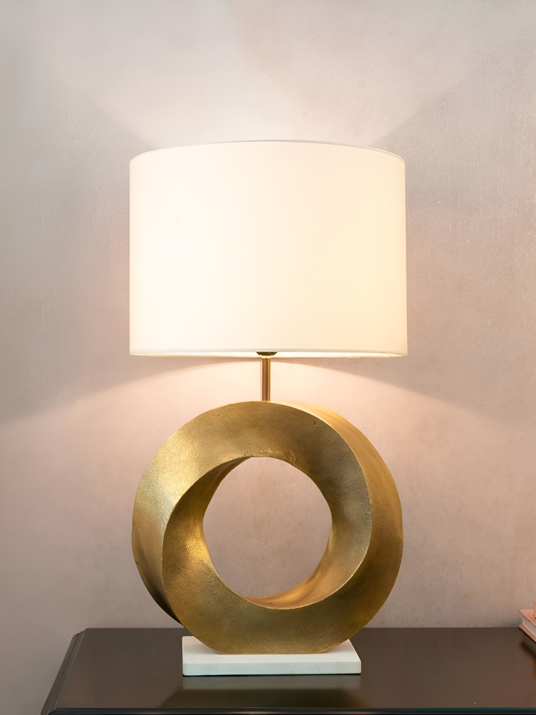 

IAAH Twisted Gold-Toned Metal Spherical Table Lamp