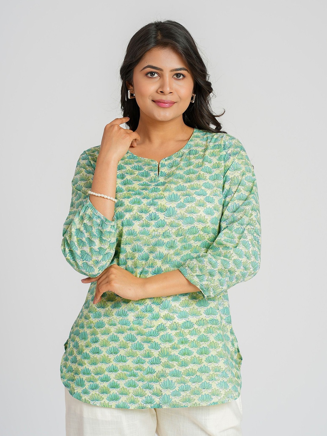 

Cotton Curio Women Pure Cotton Block Printed Short Top, Green