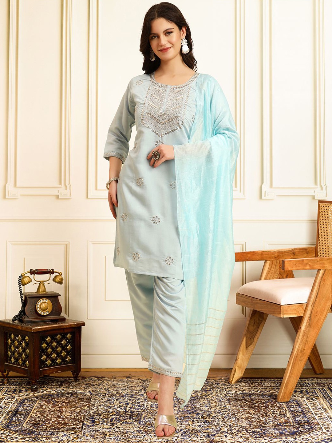 

House of Pataudi Floral Embroidered Zari Straight Kurta With Trousers And Dupatta, Blue