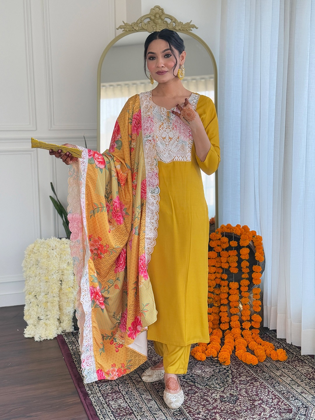 

CHANDALIYO Paisley Yoke Design Thread Work Straight Kurta With Trouser & Dupatta, Yellow