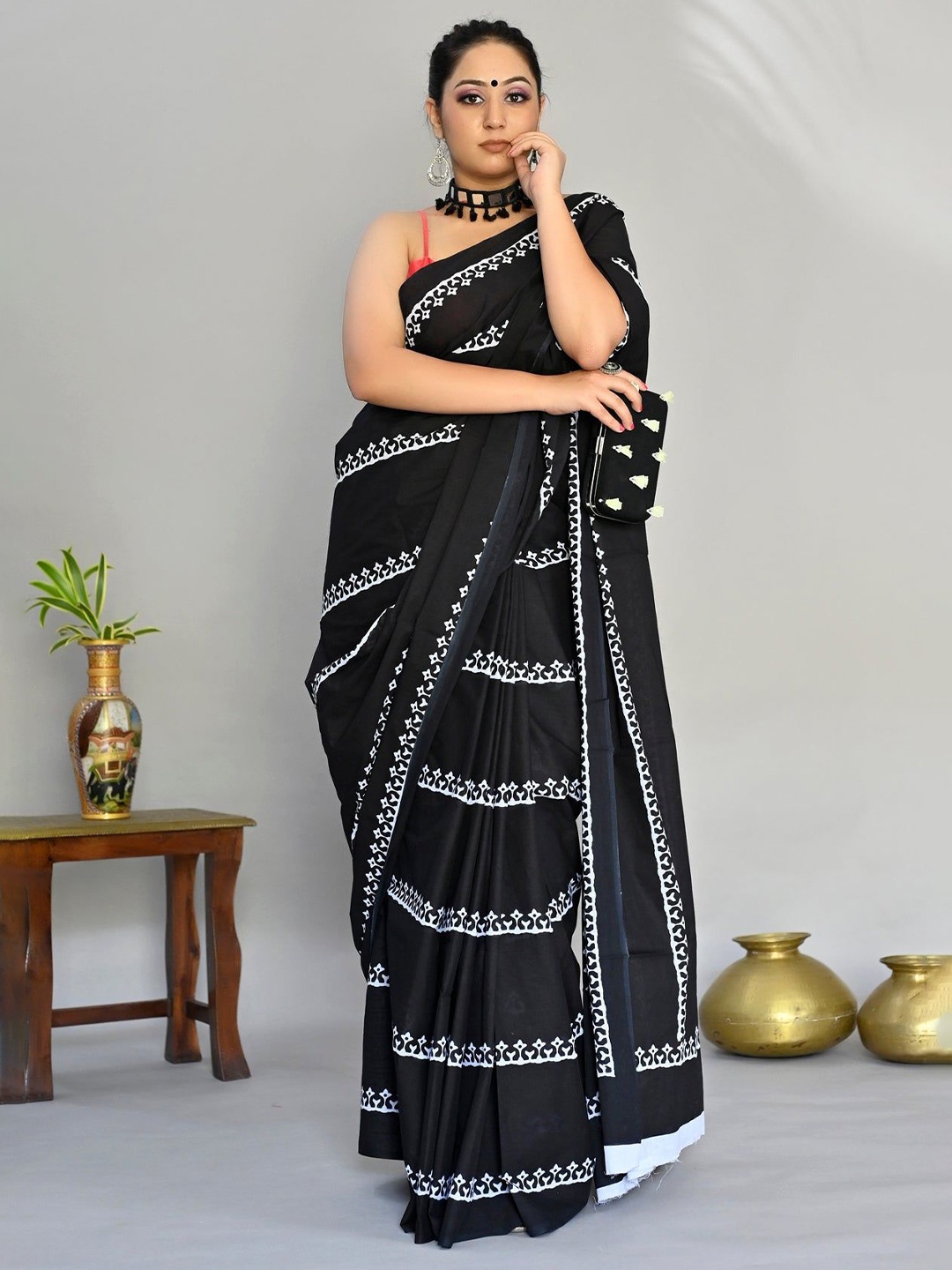 

Mitera Printed Pure Cotton Saree, Black