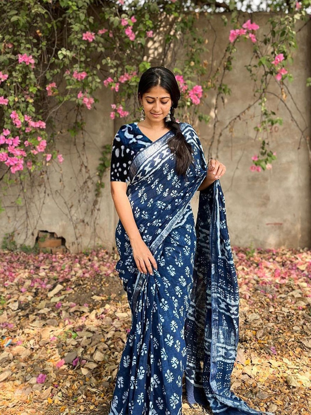 

Mitera Floral Printed Zari Pure Cotton Saree, Blue