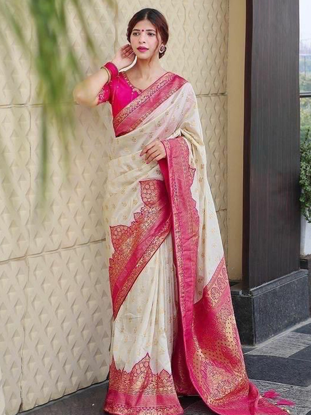 

VILLE FASHION Woven Design Kanjeevaram Saree, White