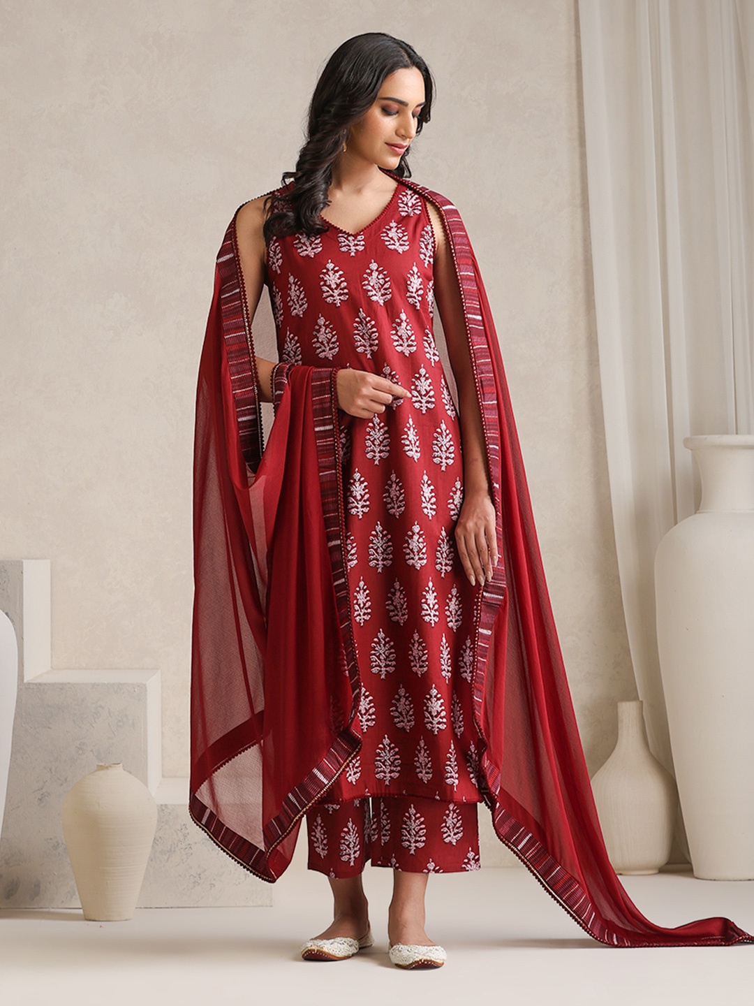 

Khushal K Floral Printed V-Neck Pure Cotton Straight Kurta With Palazzos And Dupatta, Maroon