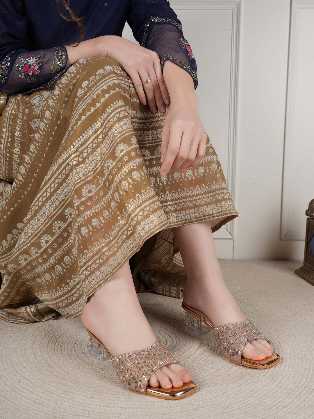 

Anouk Women Embellished Block Sandals, Rose gold