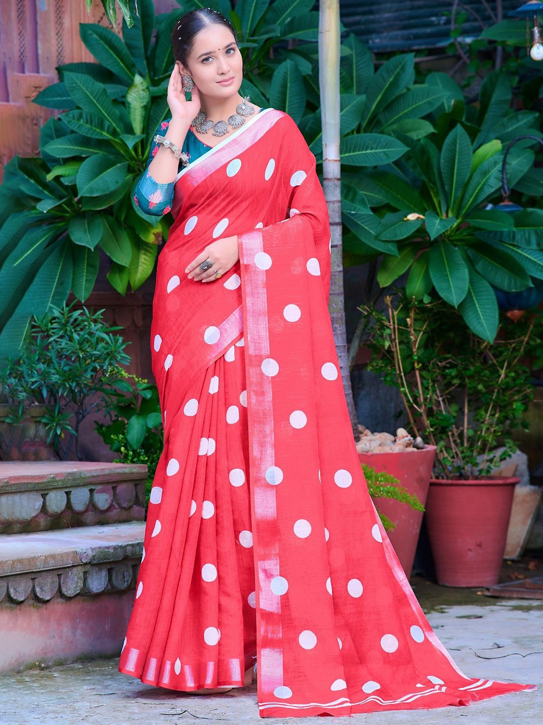 

Sarvada Polka Dot Printed Cotton Saree With Unstitched Blouse Piece, Red